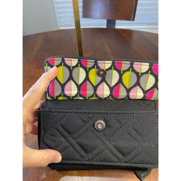 Preloved Vera Bradley Black Quilted Wallet/Crossbody - Picture 6 of 7